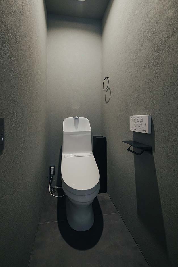 平屋建築ブルーハウス【デザイン住宅、建築家、平屋】寝室と洗面脱衣が離れているため、寝室側にももう一つ設置