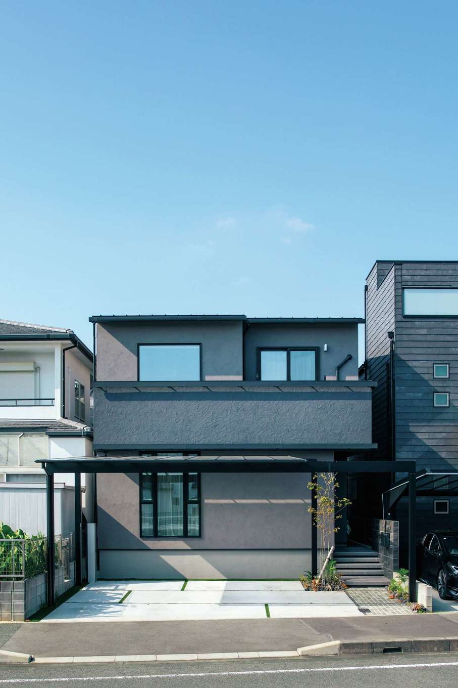 トーリンホーム【デザイン住宅、省エネ、建築家】街に溶け込みつつ、優美で洗練された外観がこの先も色褪せない邸宅の顔となる