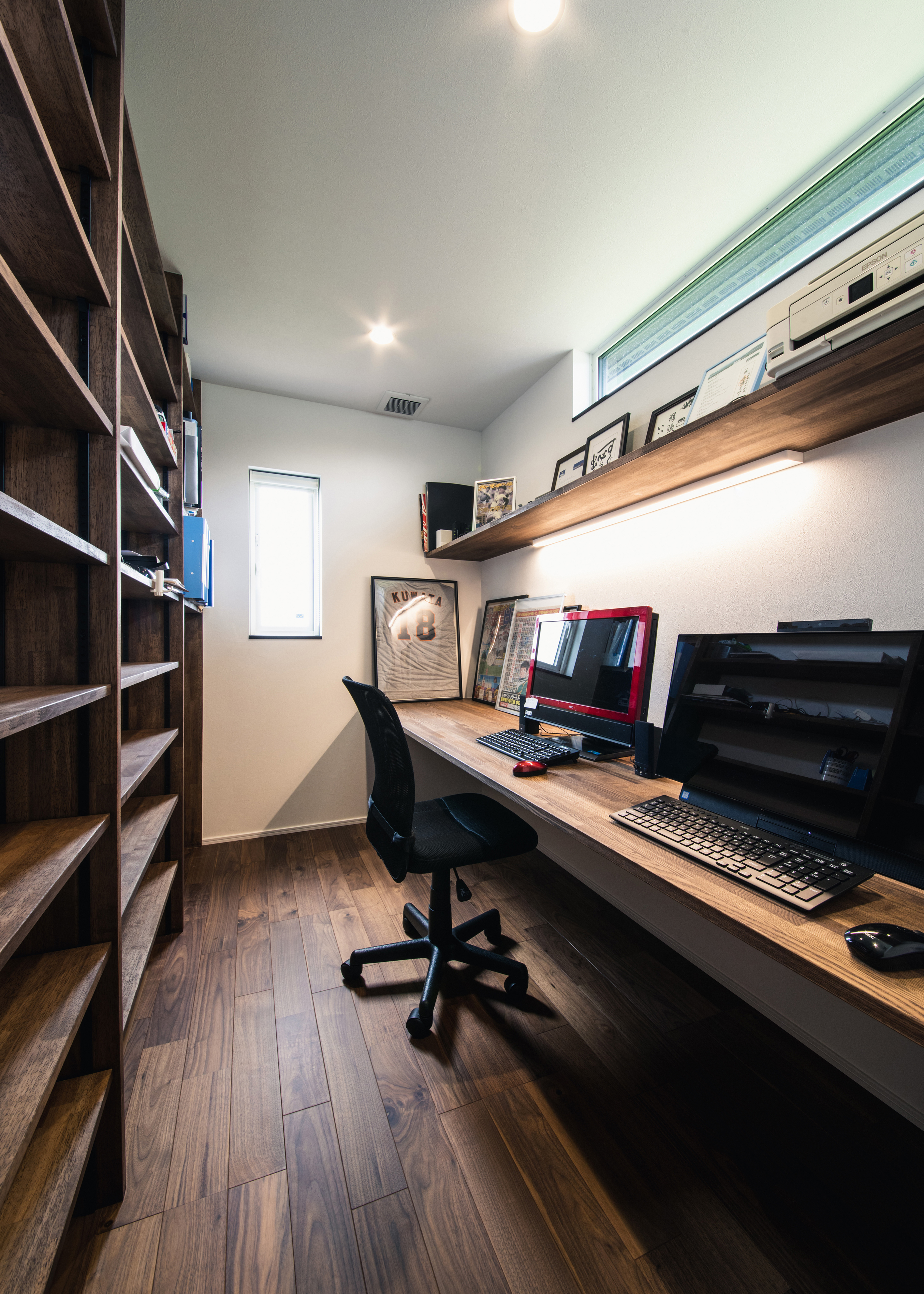 小幡建設【デザイン住宅、収納力、趣味】仕事場として使う書斎。ここにも本棚を造作した