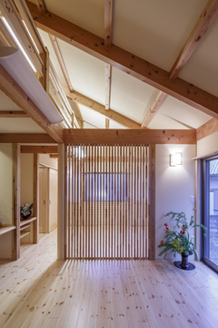 シニア夫婦が安心・快適に暮らせる自然素材の平屋建て