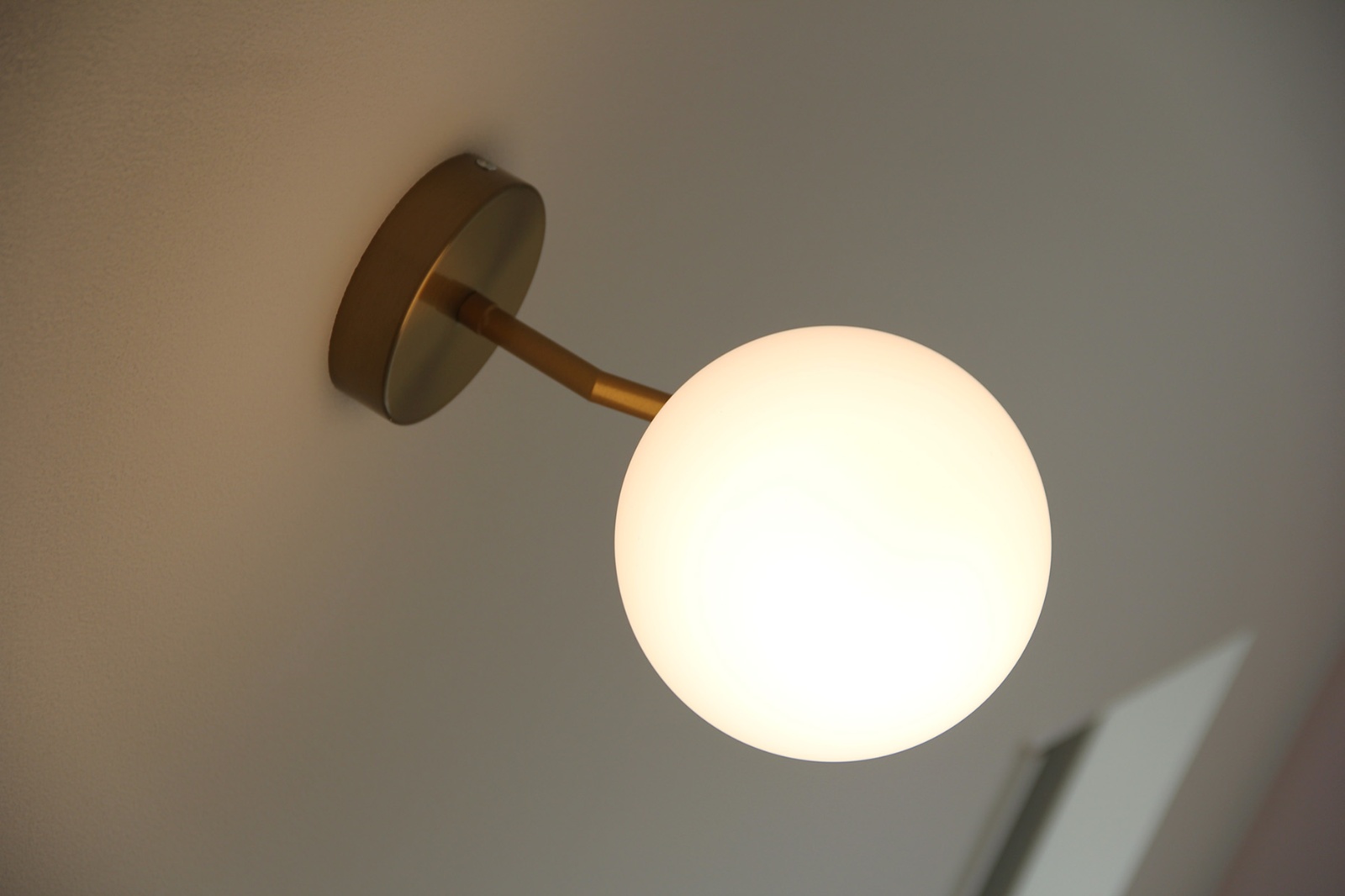 ナイスホーム【デザイン住宅、趣味、間取り】階段の照明は施主支給で設置したもの