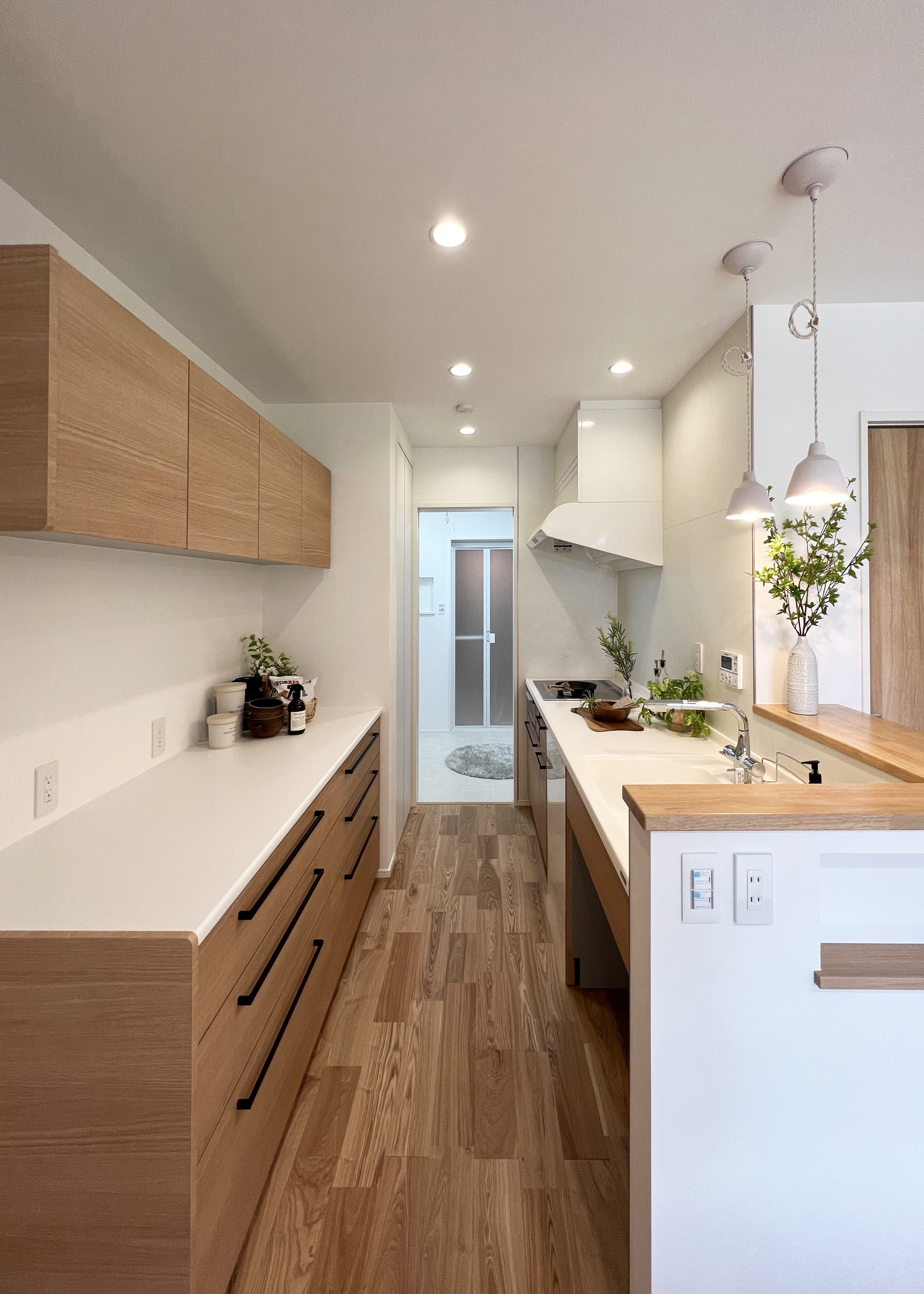 ユートピア建設【省エネ、間取り、平屋】【キッチン→脱衣・ランドリールーム→ファミリークローゼット・洗面→LDK】と水回りが回遊できる間取りで、家事楽を実現