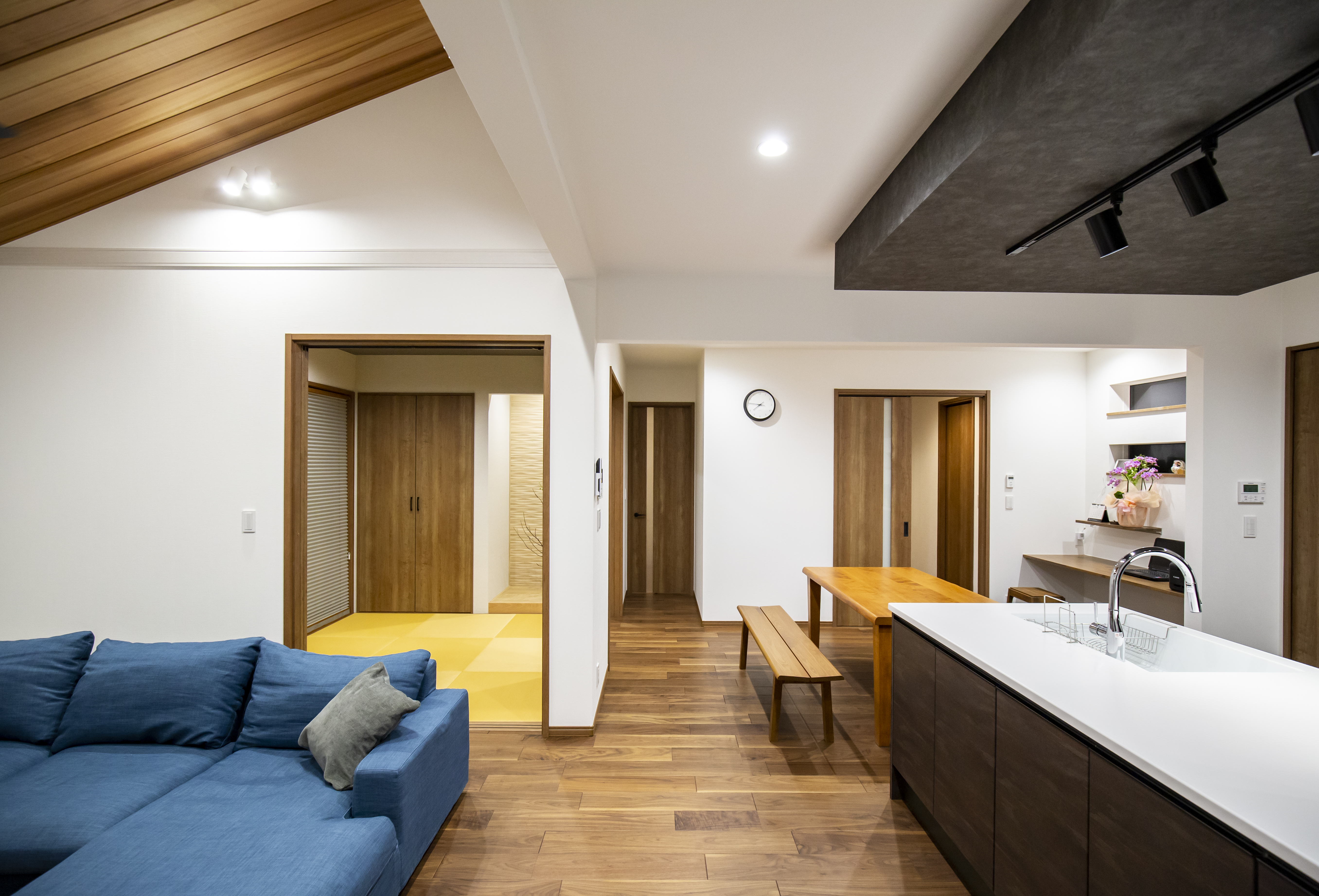 トヨタウッドユーホーム｜ゆとりを実現したLDK。
リビング、キッチン、ダイニング、和室、それぞれがゆとりあるスペースを確保しながらも、一体感のある空間を実現しました。