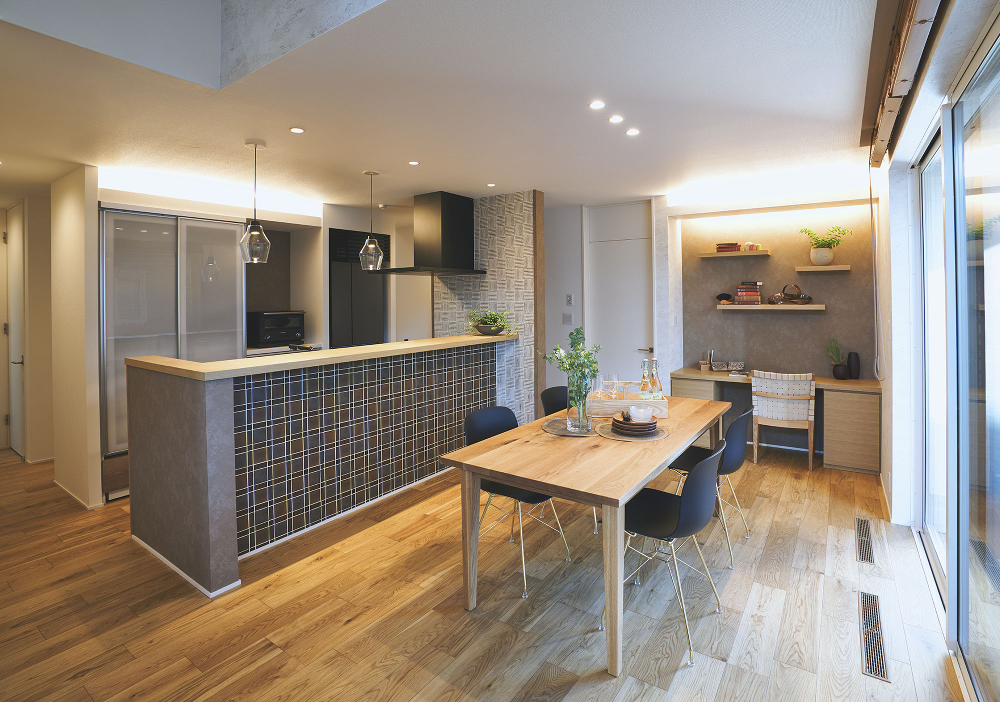  家事動線を確保したダイニングキッチン