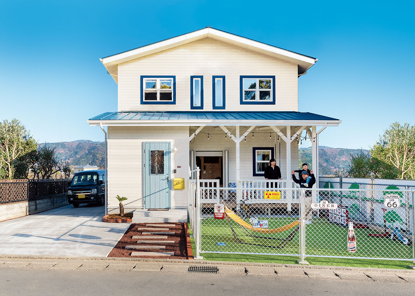 irohaco （アヴァンス）【デザイン住宅、省エネ、インテリア】夫婦の憧れを叶えたカリフォルニア風住宅。PCフェンス、広い庭も確保し、子どもも安心して遊べる