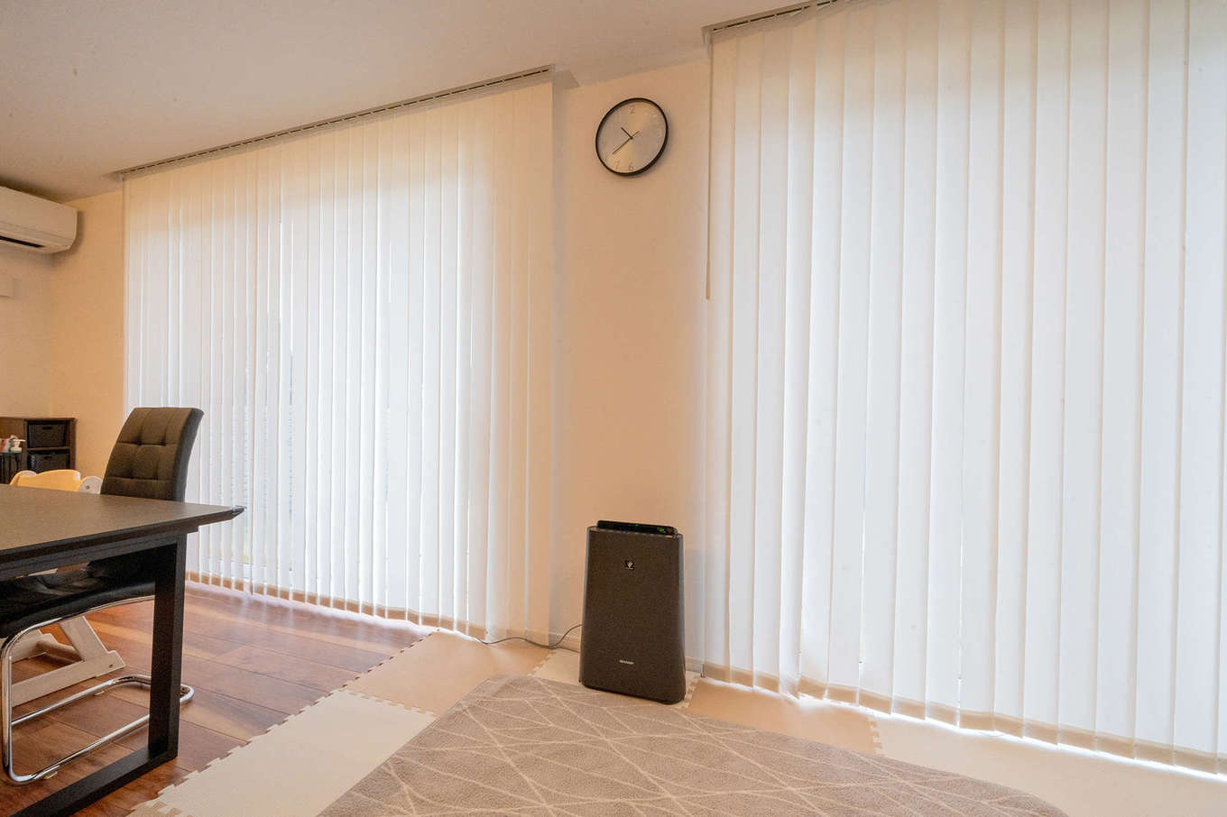 遠州鉄道 遠鉄ホーム【デザイン住宅、子育て、ペット】空間を広く見せるカーテンボックスを採用したことで、窓回りがすっきりと美しく仕上がった