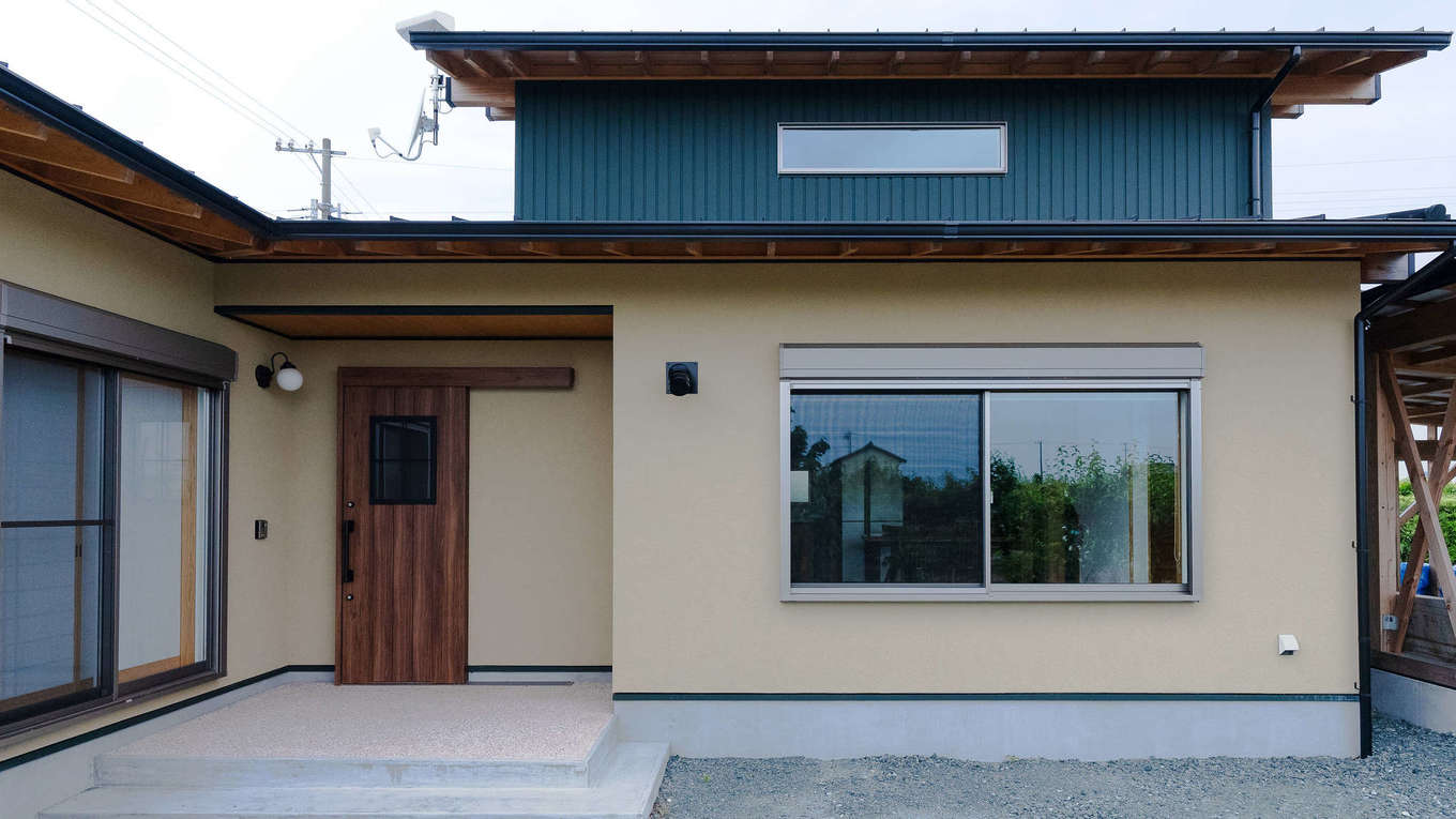 瀧口建設【和風、自然素材、平屋】優しい色合いの塗り壁を採用