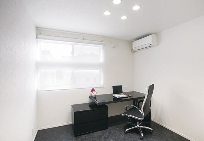 現在はご主人がパソコンを使う書斎。将来は子ども部屋にする予定