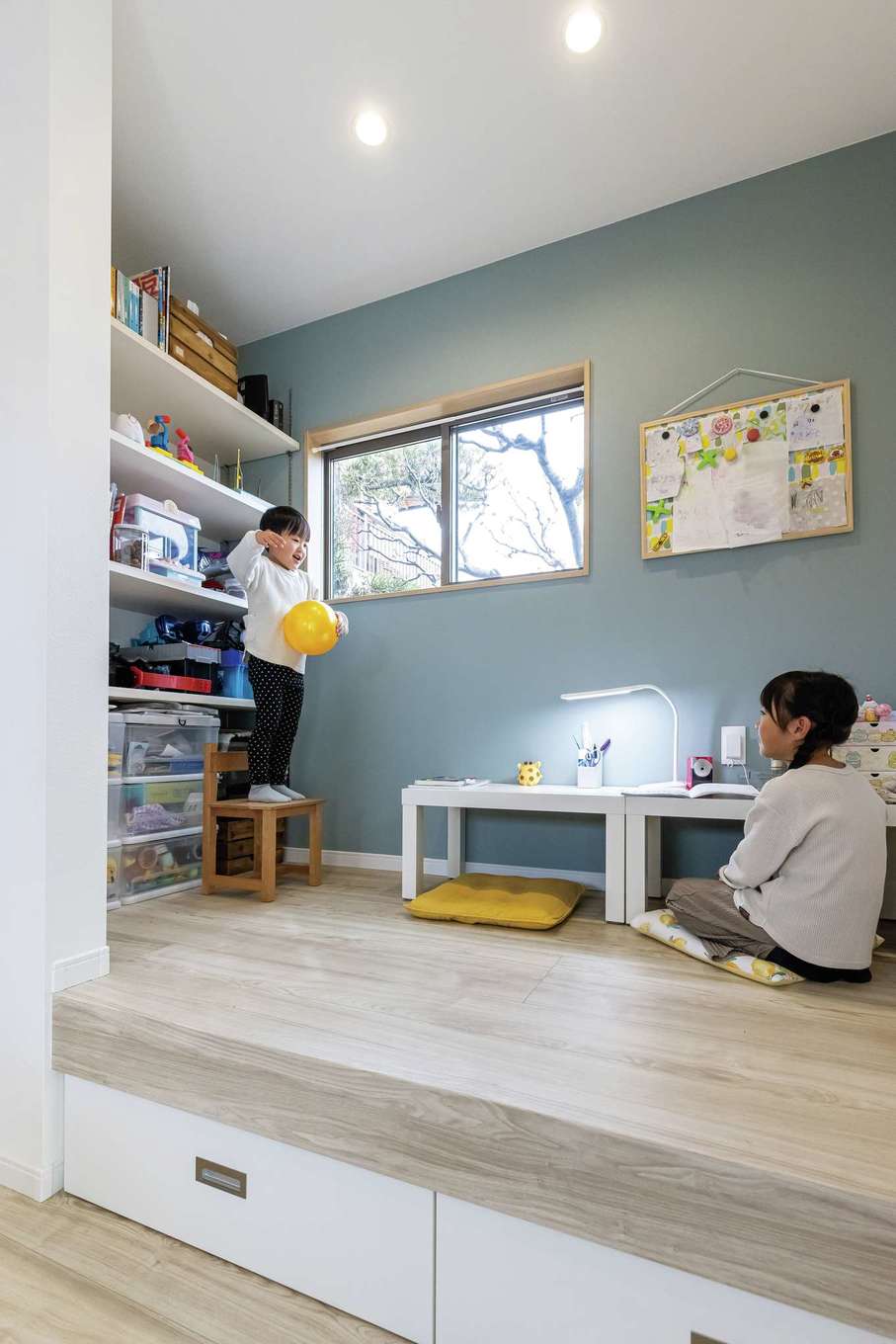 甲静ハウジング【子育て、収納力、間取り】小上がりのキッズスペース。勉強したり、遊んだり、自由に過ごせる子どもたちの秘密基地
