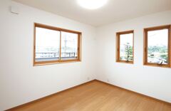 ご主人が自慢のカメラを楽しむ趣味部屋。6畳の広さを確保し。徐々に自分好みの空間に仕上げる予定