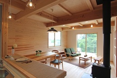 【44坪/二世帯/2階建】緑の中に佇む、心地いい薪ストーブのあるエコハウス