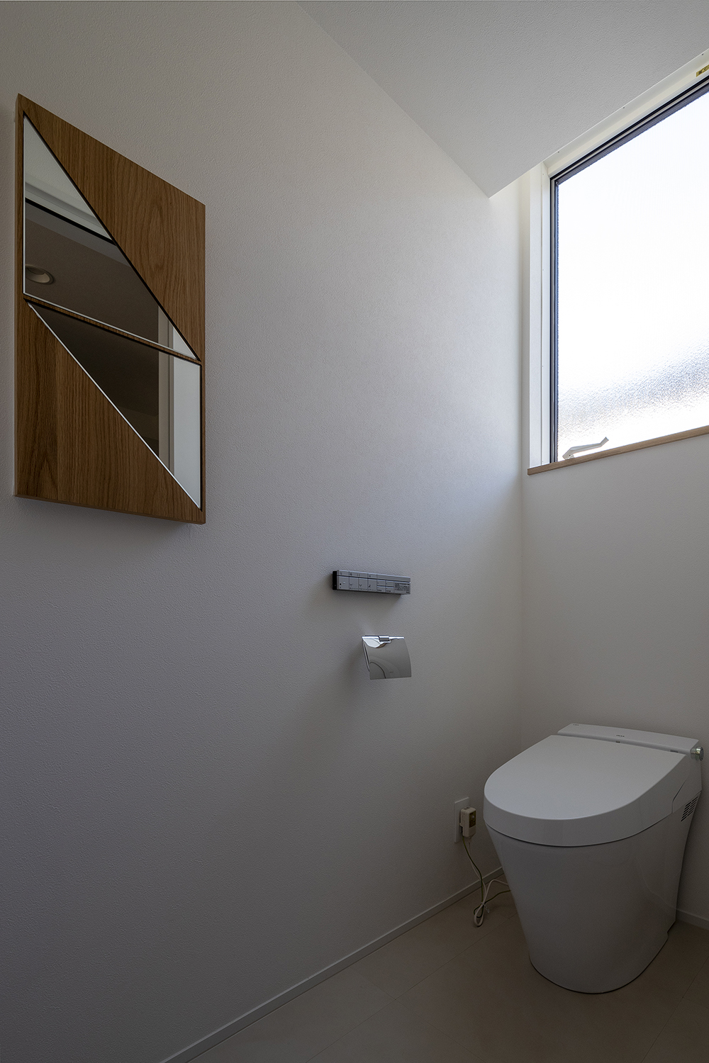 ETERNITY（エタニティ)　SIMPLE NOTE 浜松東【デザイン住宅、省エネ、インテリア】トイレは洗面室のすぐ近くに配置