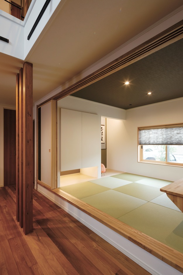 『Yamaguchi Design』本社のモデルハウスを参考にした和室。「正弦波」と書かれた掛け軸は友人からの新築祝い