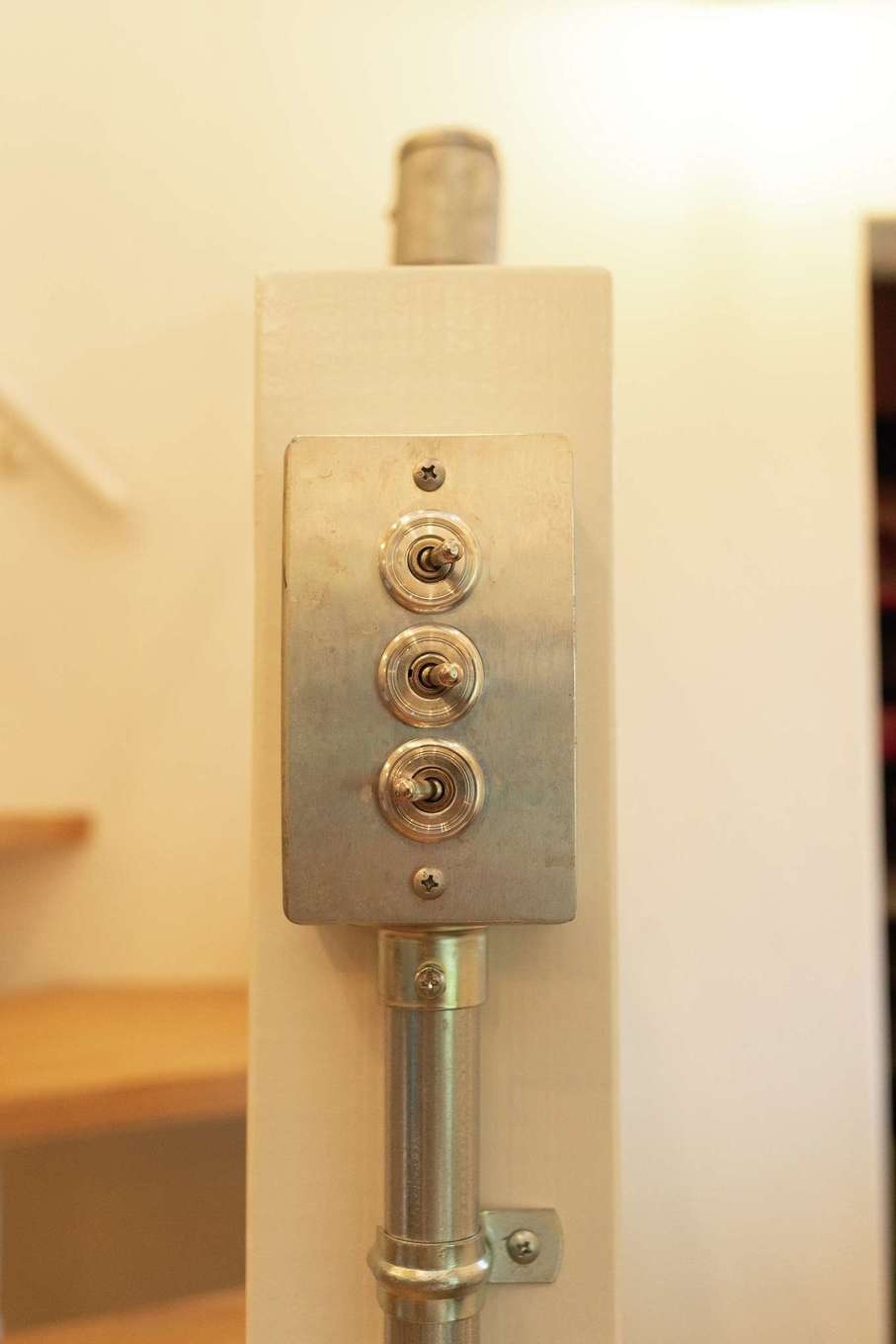 富士ホームズデザイン【輸入住宅、趣味、ガレージ】スイッチも一か所ごとこだわりをもって選択