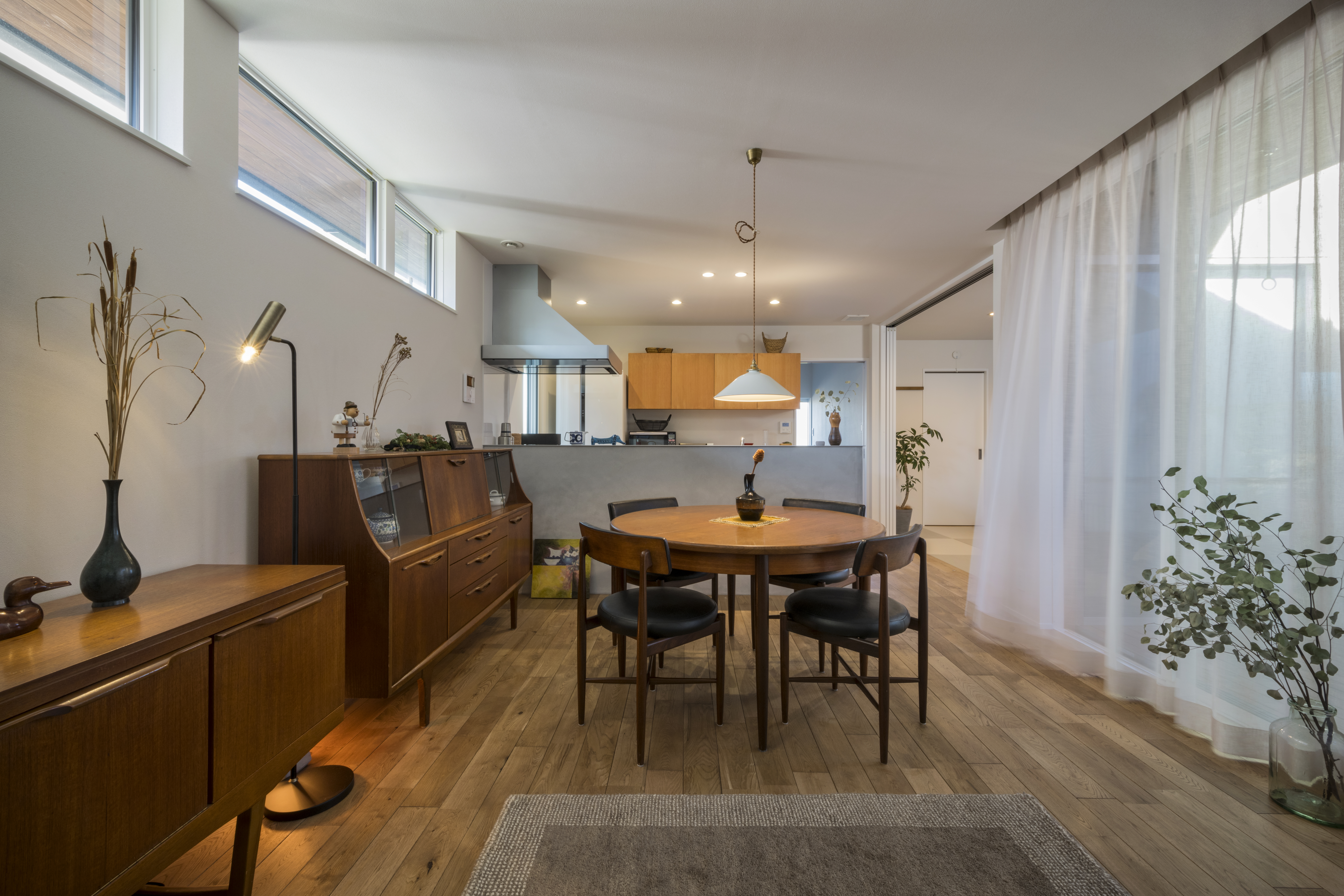 グランハウス一級建築士事務所｜大切なアンティーク家具をお持ちだったK様。大好きな家具が映えるように、落ち着いた雰囲気の空間を建築で演出。