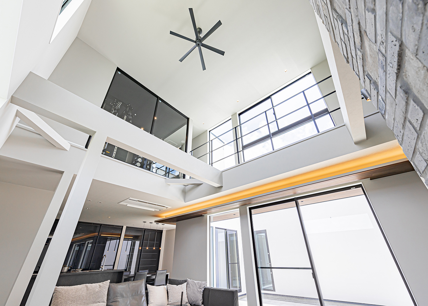 ARRCH アーチ【デザイン住宅、高級住宅、建築家】圧倒的な開放感をもたらす吹き抜けの大空間