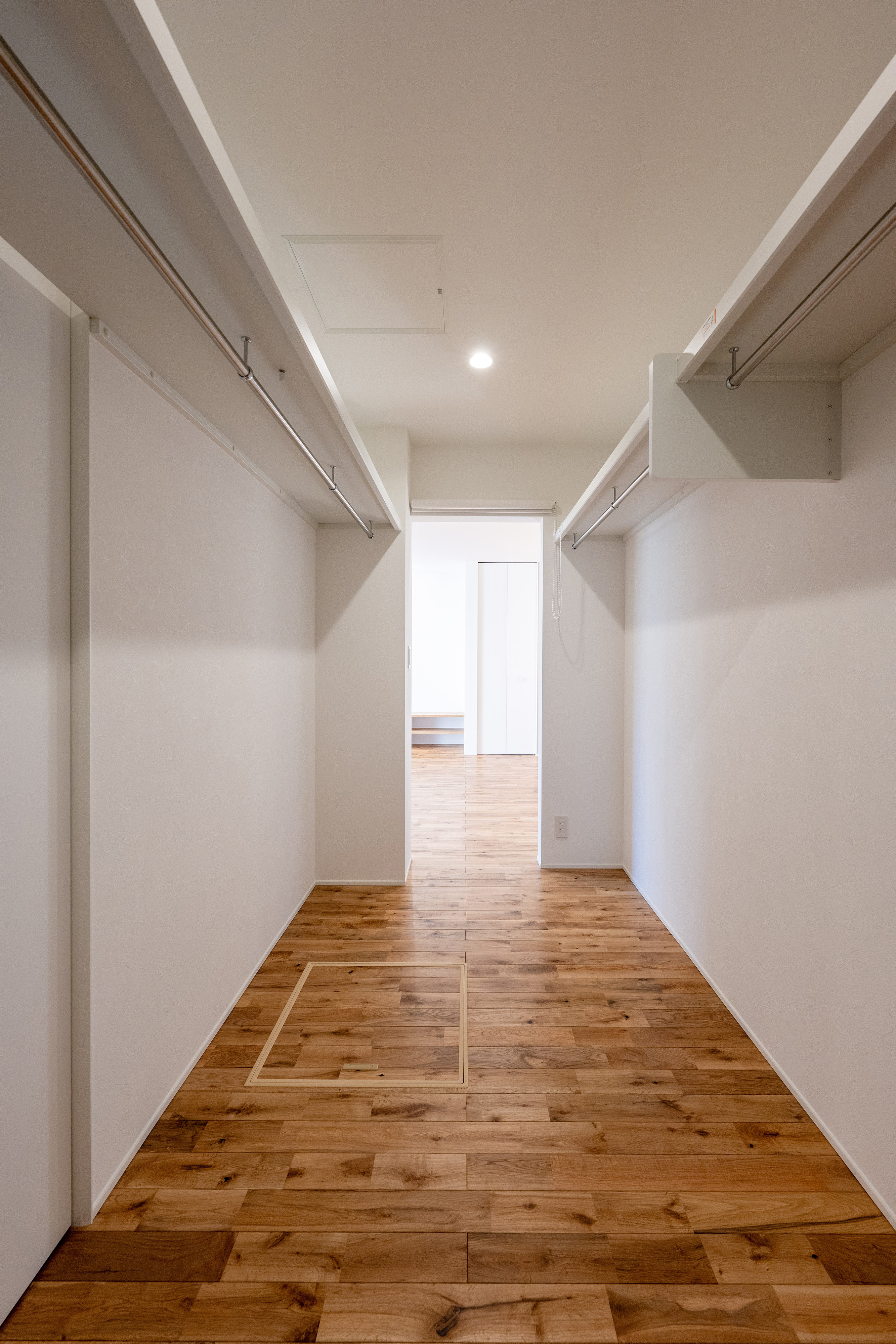 ハウスプラン（R＋house沼津・富士）【間取り、建築家、平屋】通り抜け可能なファミリークローゼット