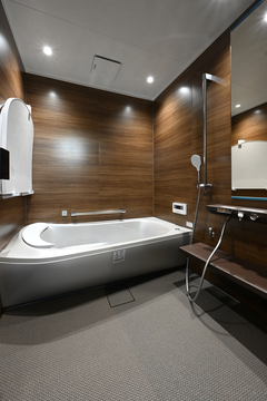 タッチ水栓など細部までこだわったバスルーム