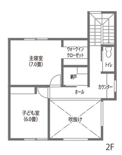 吹抜けと中庭がゆとりを生む、大空間リビングのある家