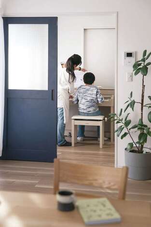 リビングと洗面の間のフリースペースにピアノを設置