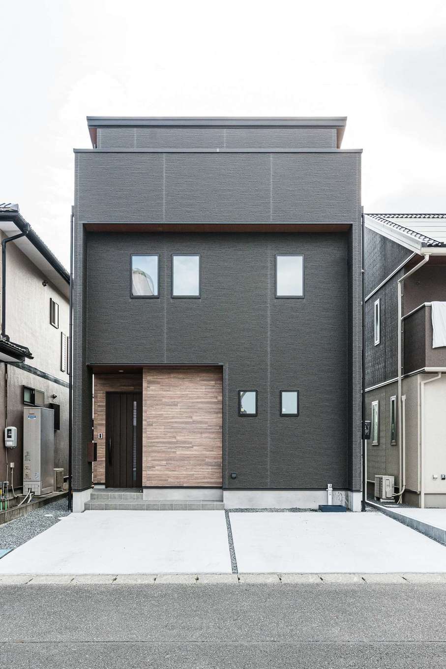 三和建設【趣味、間取り、スキップフロア】最初に訪れたプレゼンハウス🄬の外観が印象的で、同じテイストにしたいと依頼した。黒に木目を合わせた「男前な感じ」がイメージ通り！