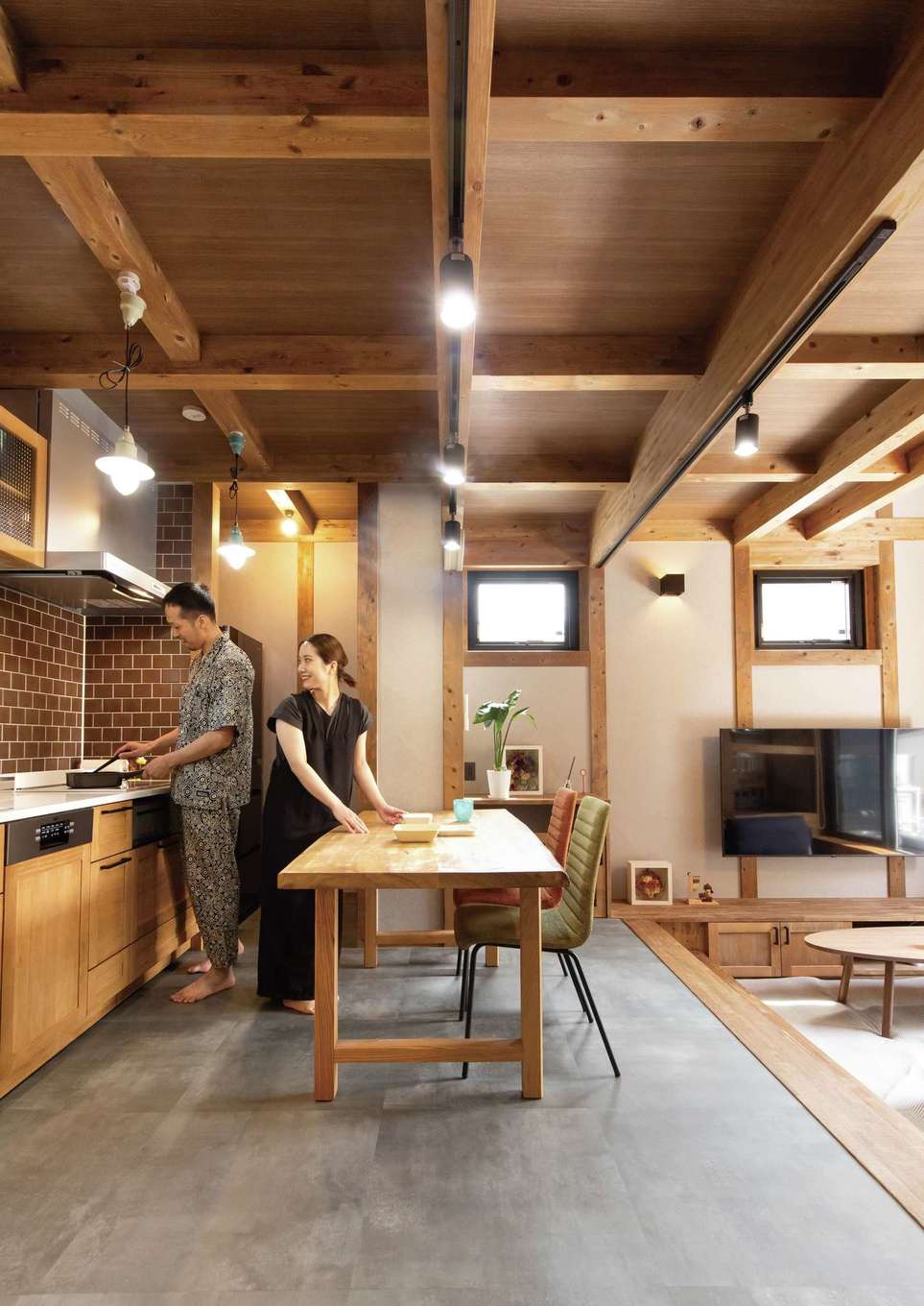 サイエンスホーム【1000万円台、自然素材、省エネ】WOOD ONEのキッチンを壁付けにして、ダイニングを広く使えるように工夫した