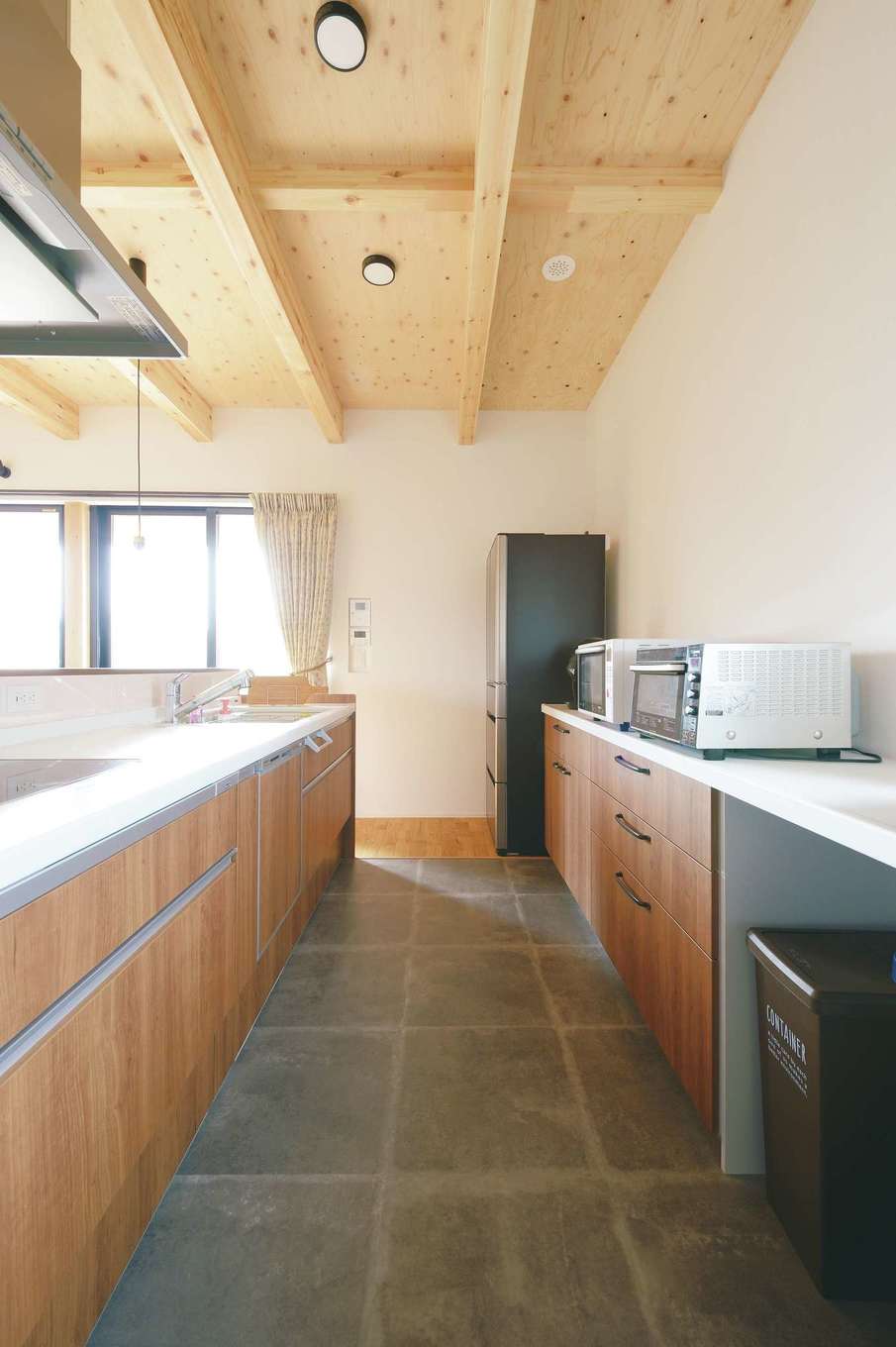 MABUCHI【子育て、間取り、建築家】ご主人も料理をするので、キッチンスペースを広めに確保した