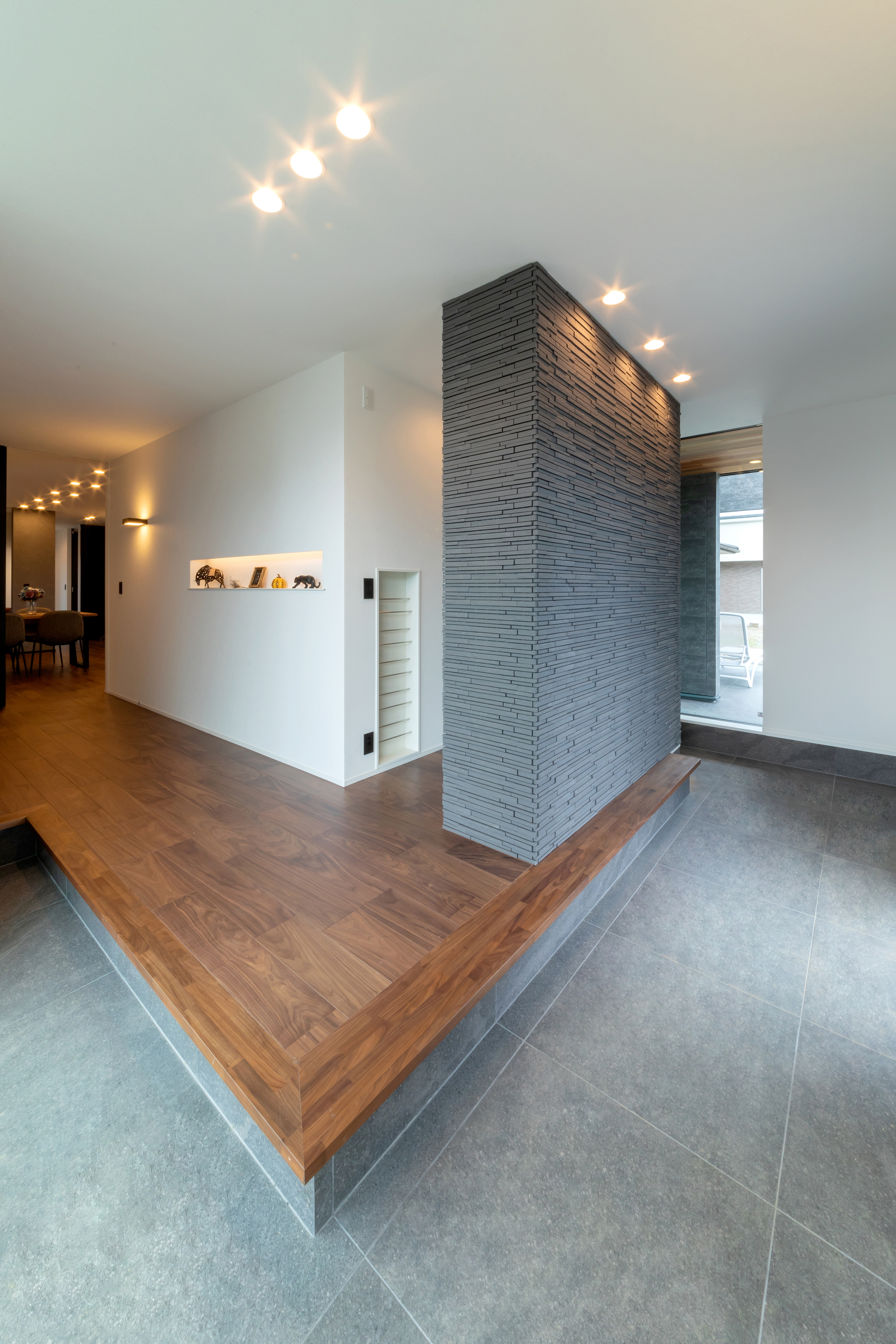 REIWA HOUSE（令和ハウス）｜来客に住まいの高級感を印象付けるゆったりとした玄関。