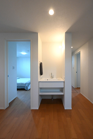 幅が広く緩やかな階段で2階への移動が楽