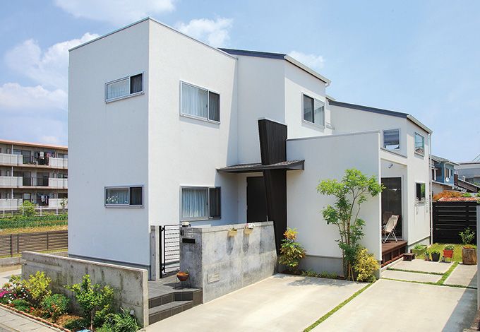 -delphi- デルフィ（藤井建築事務所） 【デザイン住宅、間取り、建築家】斜めの壁、ピリッと利かせた黒、そして立体感あるフォルム。シンプルなようで、残る印象は強い