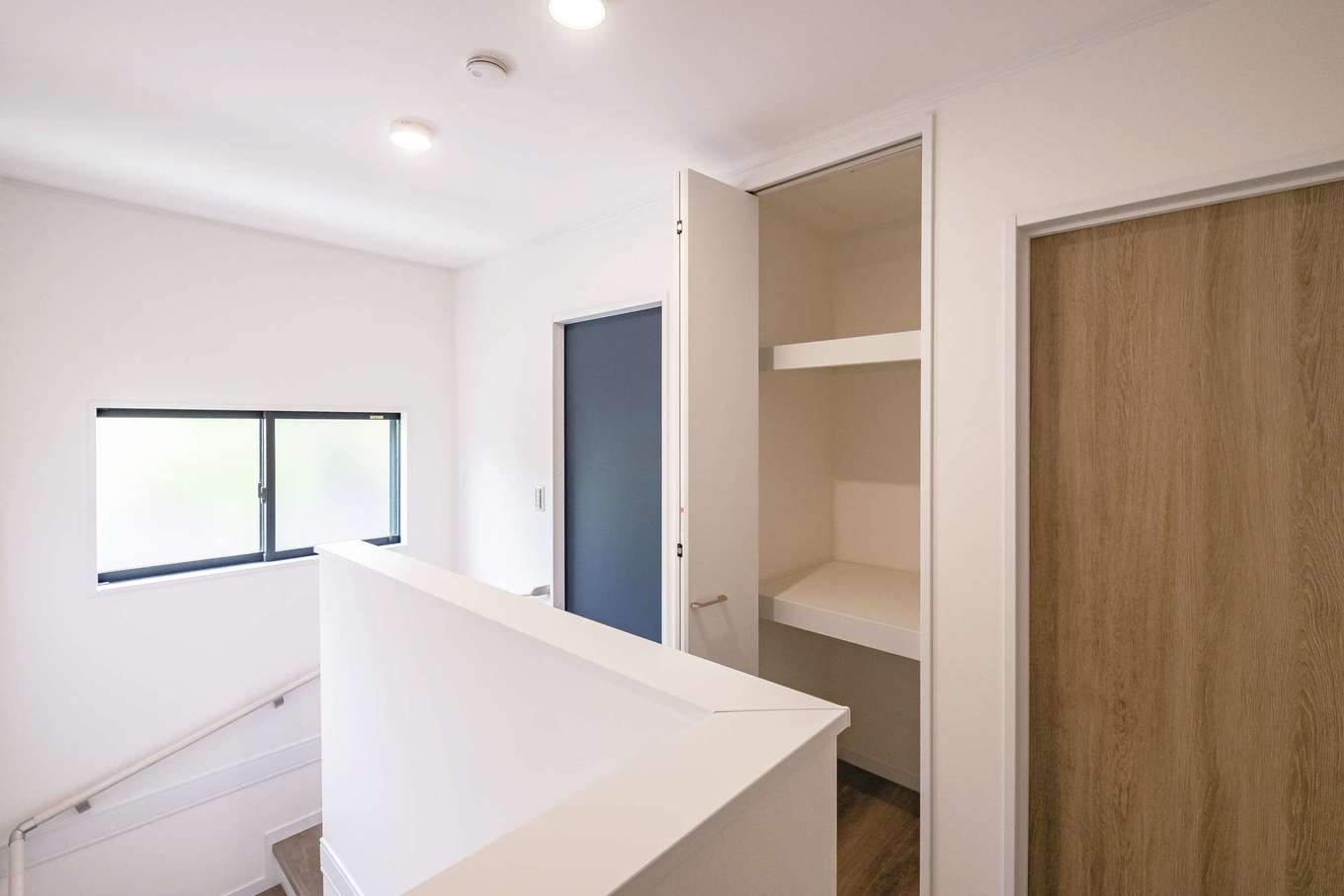 ＩＤＫ 住まいの発見館【1000万円台】2階ホールの収納など、要所要所に豊富な収納を用意