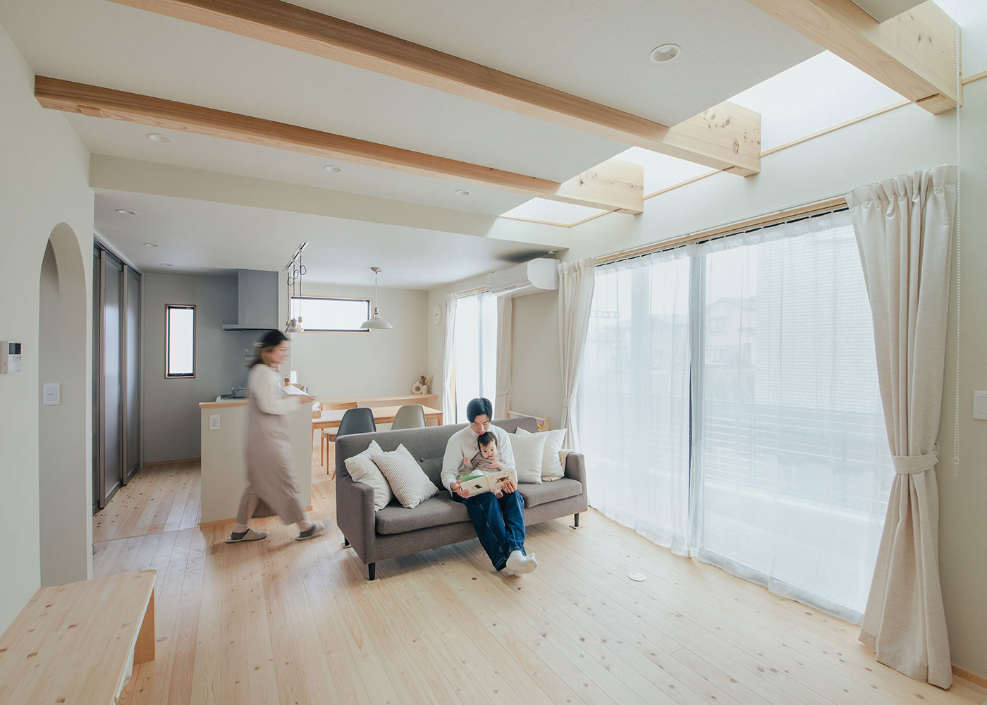 フジモクの家（富士木材）【デザイン住宅、子育て、自然素材】床は無垢の富士ヒノキ、壁は珪藻土の塗り壁。自然素材のぬくもりと健やかさが団らんを包む