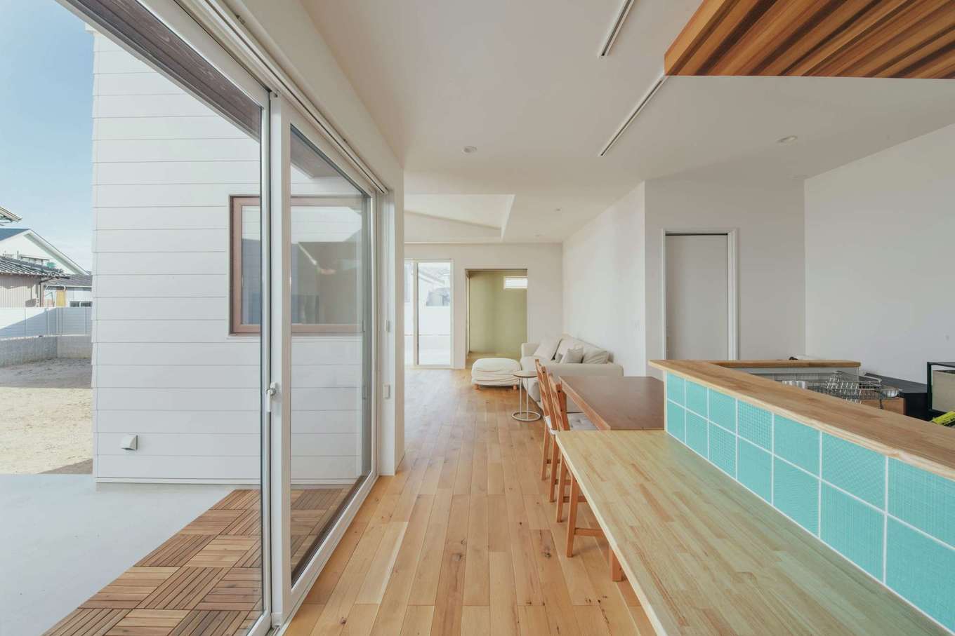 内田建設【デザイン住宅、建築家、平屋】開放的でシームレスな空間を実現したダイニングキッチン