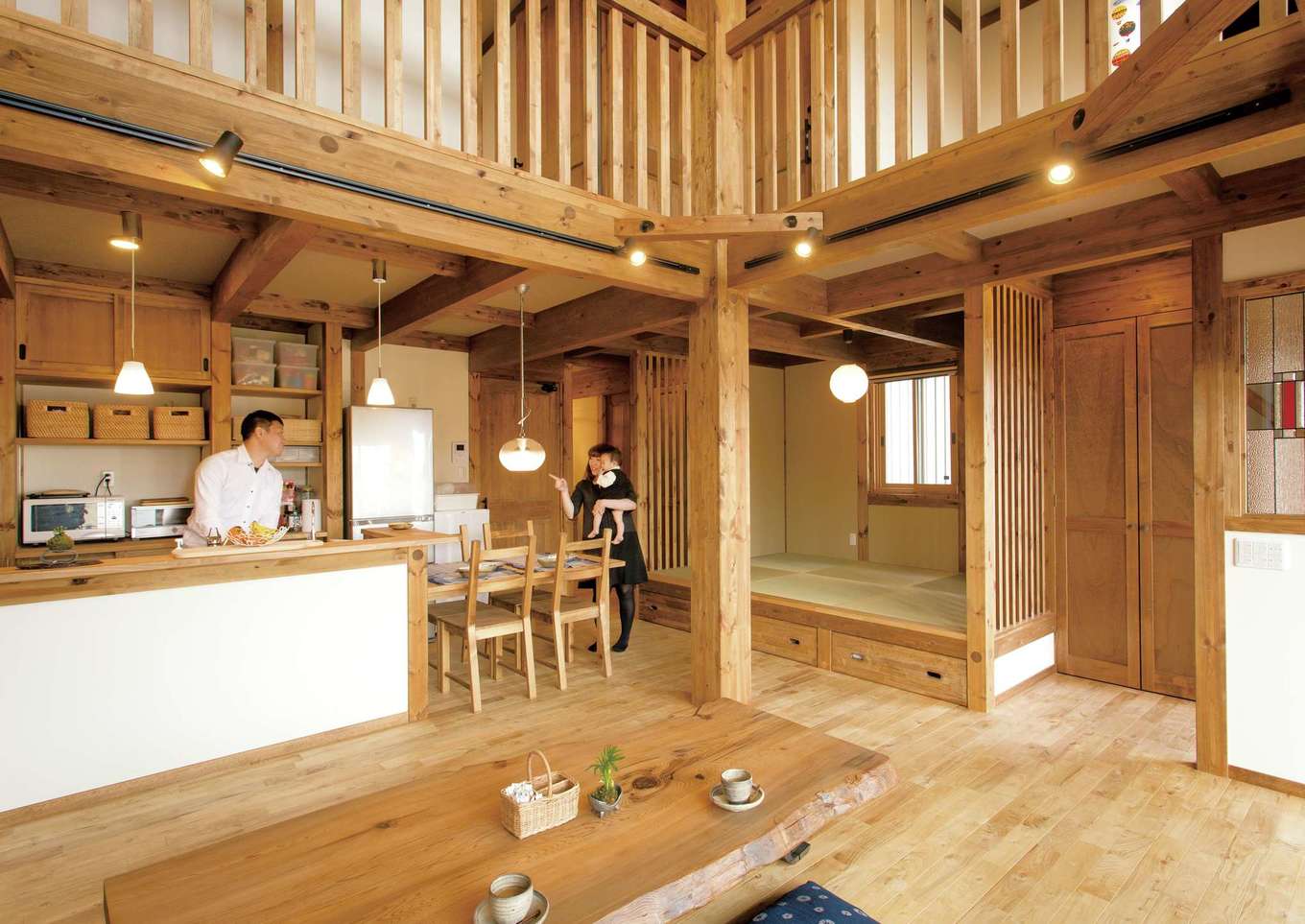 サイエンスホーム【デザイン住宅、自然素材、省エネ】吹抜けの窓から燦々と光が降り注ぐLDK。メーターモジュールが標準で、31坪とは思えないほどの開放感を実現