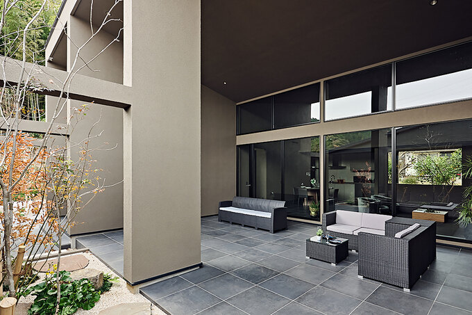 平屋建築ブルーハウス 上質な空間と2つのサウナが心を潤すリゾートな平屋 画像4