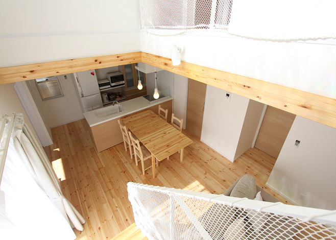 階段を下りれば家族憩いのLDK