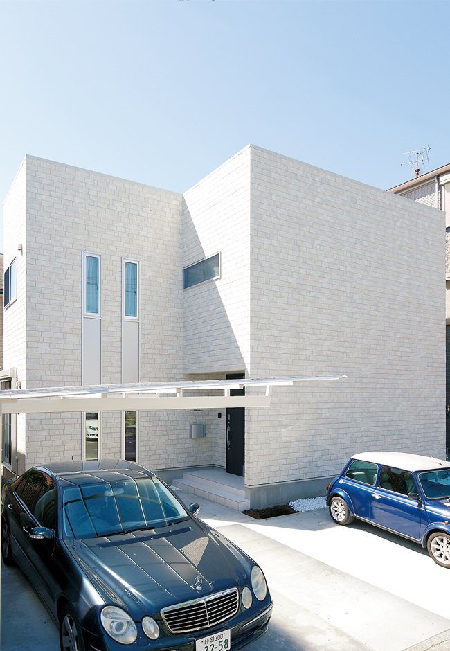 ハートホーム【デザイン住宅、間取り、インテリア】真四角ではない建物の形がMさんのご希望。ポーチを凹ませて少し変化をつけた