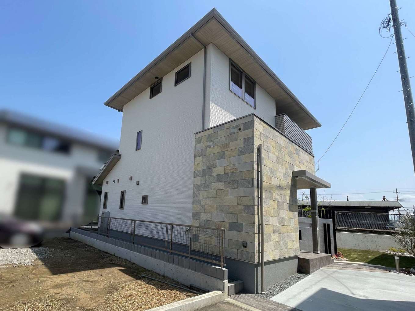 ミサワホーム静岡【デザイン住宅、間取り、建築家】自然石をアクセントに使用した外観