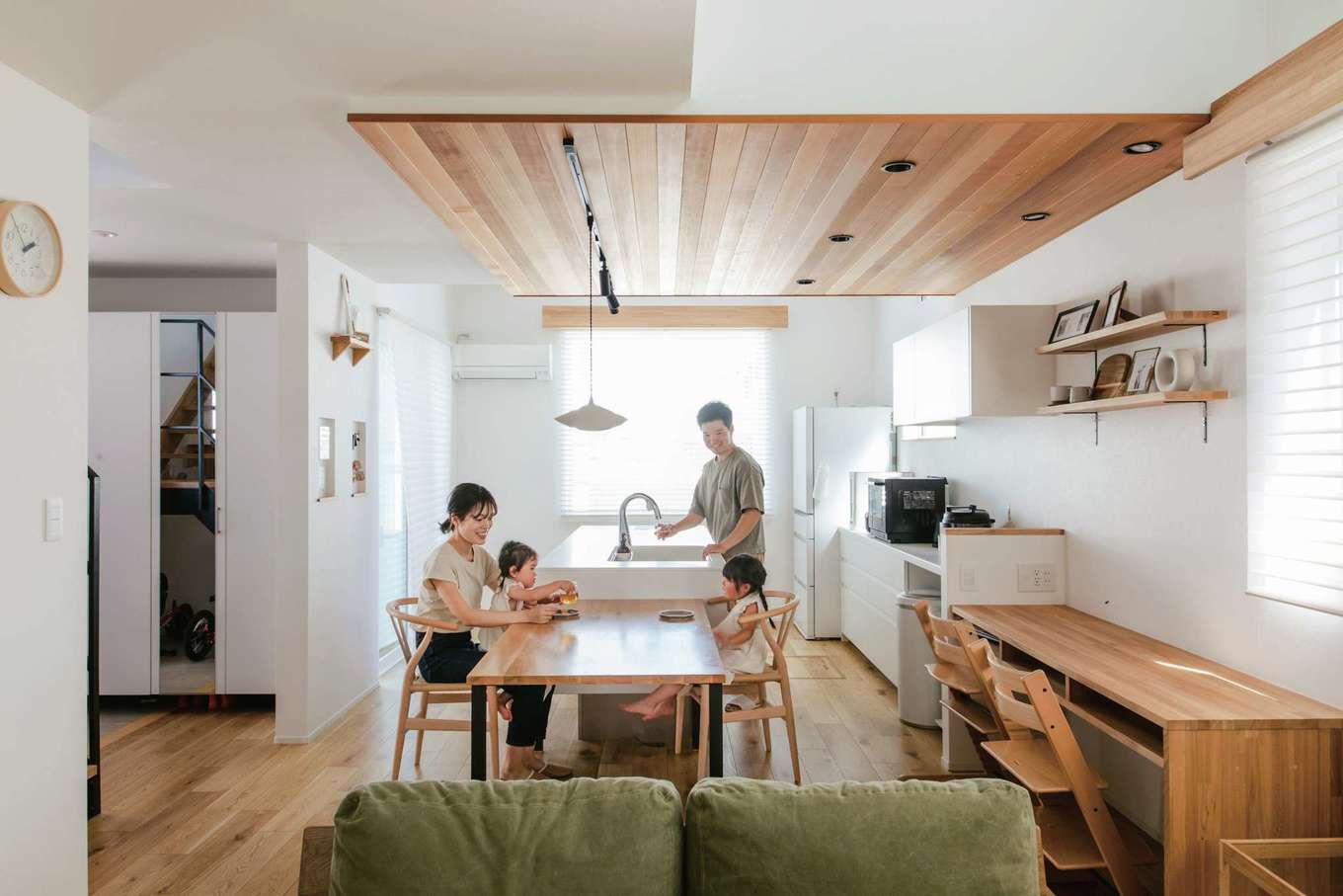 ainoa.life くらはし建築【子育て、収納力、間取り】家中どこでも室内の温度差がなく年中快適で、冬の朝でも起床してからすぐに活動できるそう