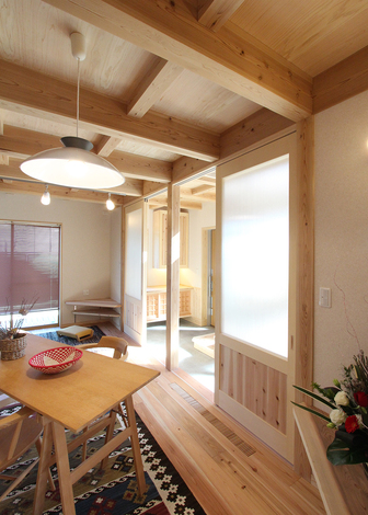 玄関から直結するLDK