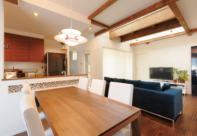 ソファやダイニングセットなど、多くの家具は『納得』オリジナル