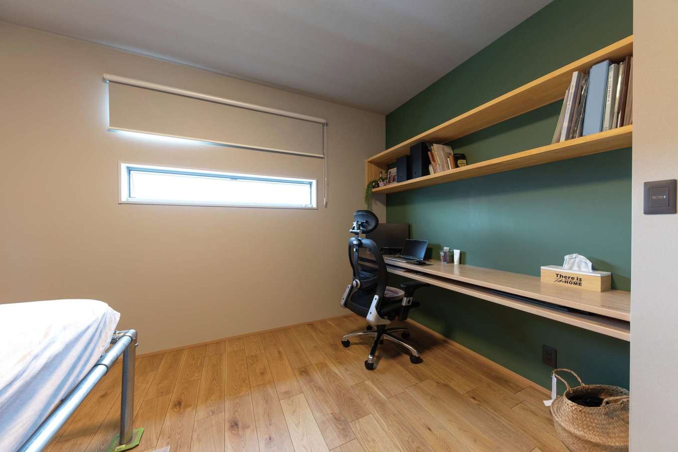甲静ハウジング【デザイン住宅、趣味、間取り】寝室には奥さまの作業スペースも