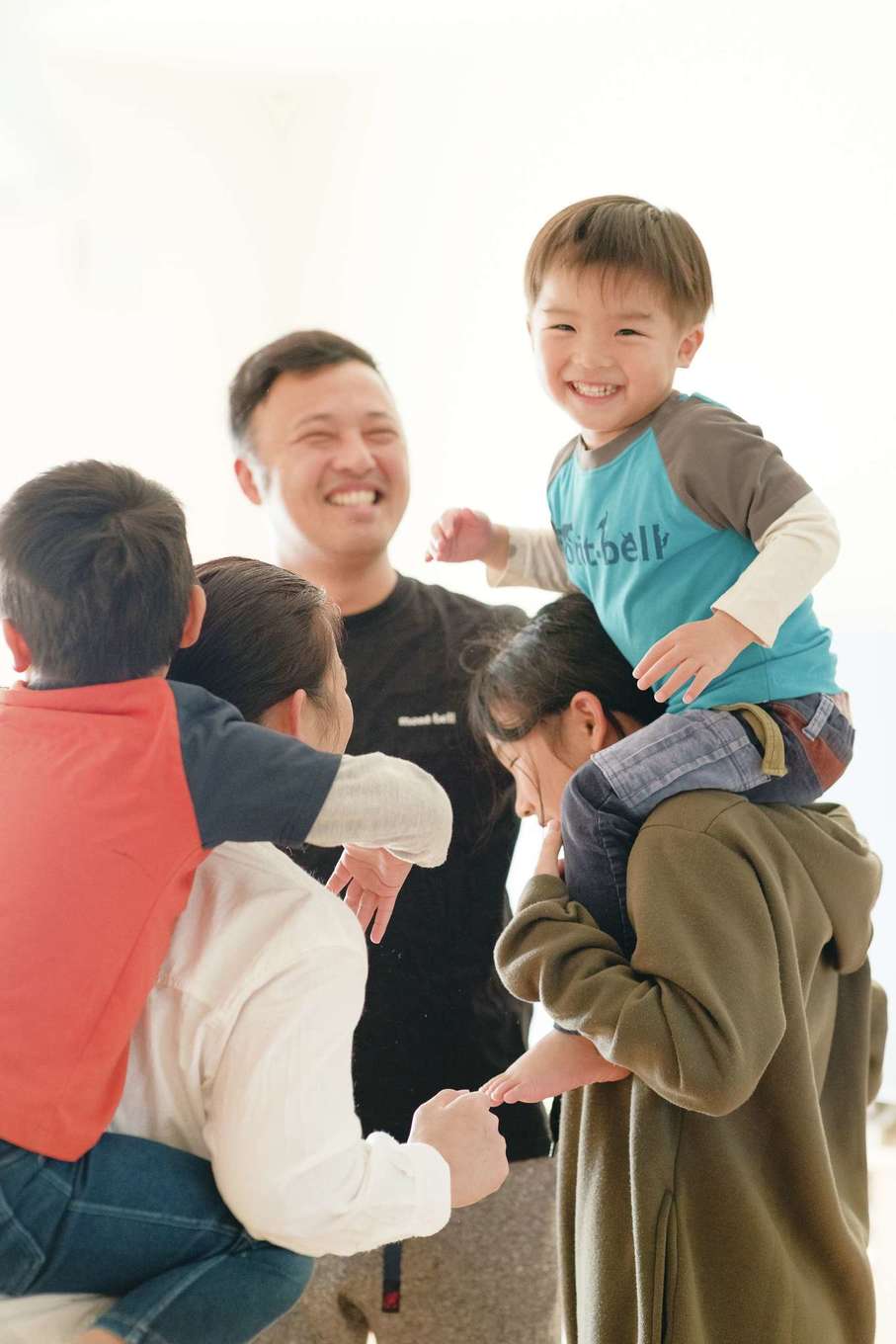 Casa（カーサ）【子育て、間取り、平屋】7人が集まってもゆとりあるLDK。ひたすら「遊んで！」と子どもたちがおおはしゃぎ
