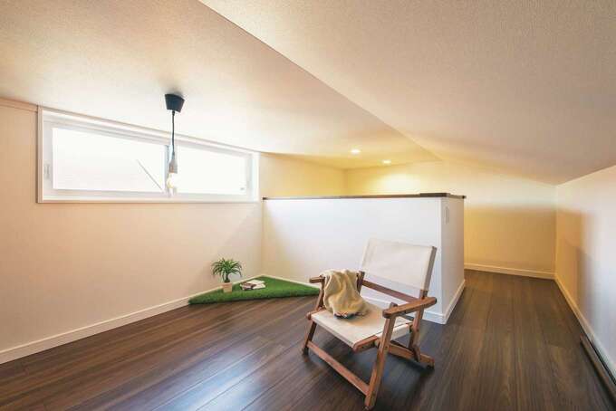 収納スペースとして設けた小屋裏は、現在ご主人の「こもり部屋」として利用。自分時間をゆったり満喫できる