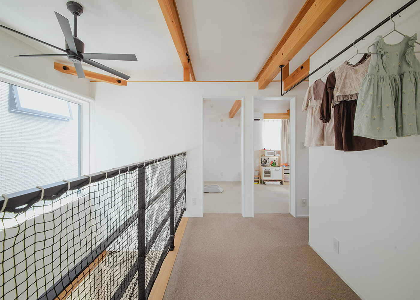 ainoa.life くらはし建築【子育て、収納力、間取り】『ainoa.life』の家では室内干しが当たり前。天気に左右されず、安心して洗濯ができる。夜干して朝にはカラっと乾いている