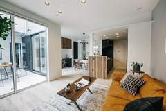 家族で楽しむモダンスタイルのリビングガーデン