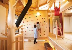 思いっきり遊べる胸ワクワクのアスレチック空間