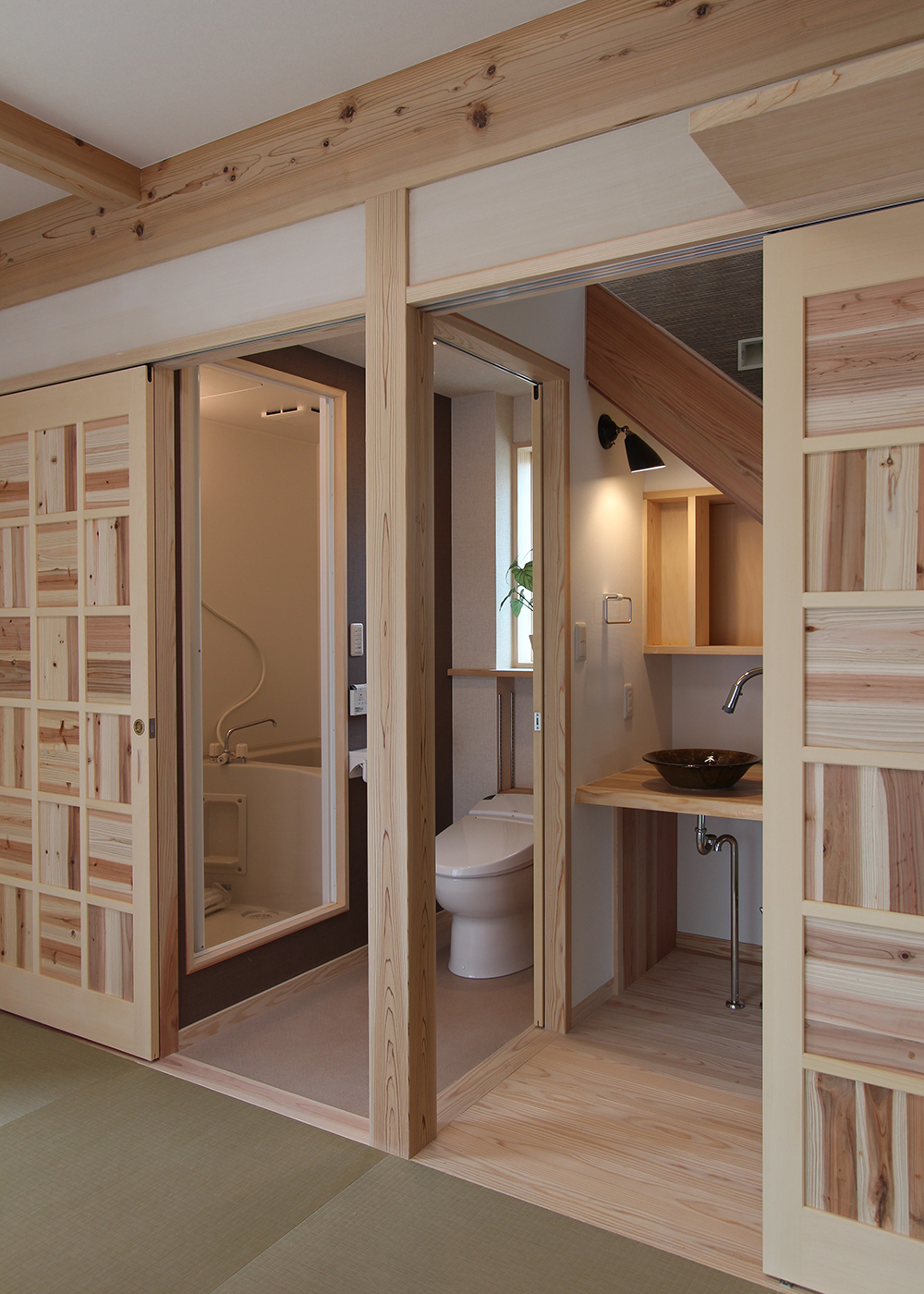 アクトホーム【自然素材、省エネ、間取り】建具洗面もすべて造作