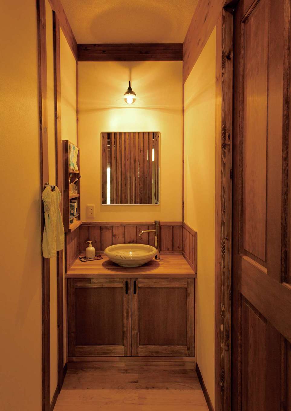 サイエンスホーム【デザイン住宅、自然素材、省エネ】滋賀で購入した信楽焼の陶器ボウルが似合う洗面台