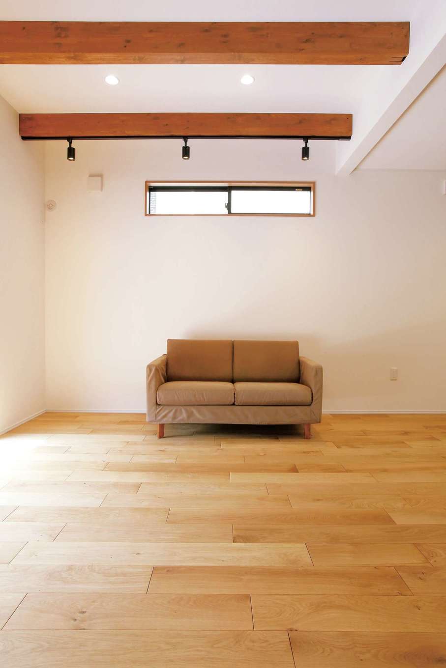 片桐建設【1000万円台、デザイン住宅、自然素材】無垢の床と梁に癒されるリビング。子どもたちが付けた無数のキズも味になる